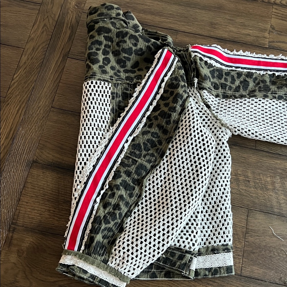POL Patchwork Leopard Mesh Jacket - Picture 4 of 7